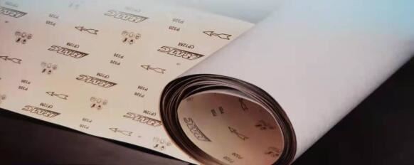 Lieli smilšpapīra ruļļi